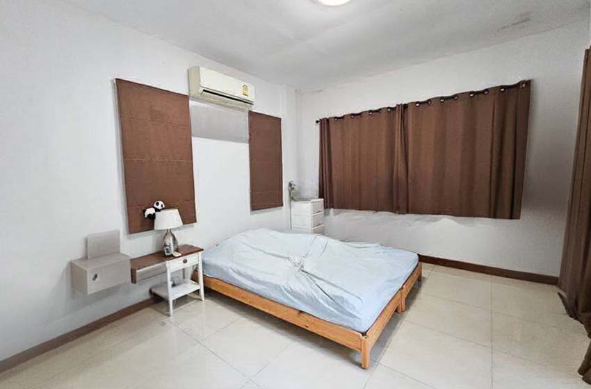 House with Shared Pool in Bangnatrad 